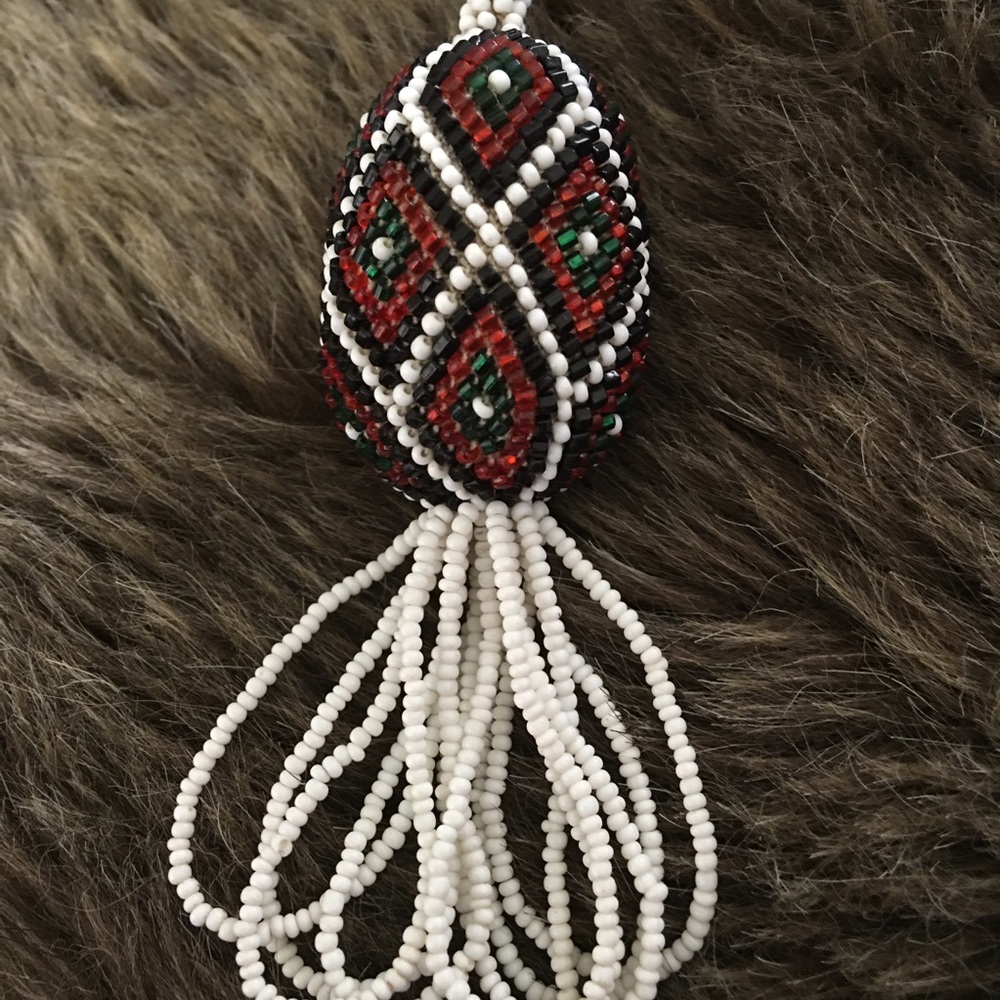 Handmade seed bead pineapple fringe necklace - Picture 6 of 8